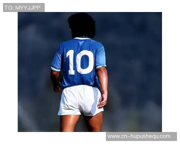 足球传奇的荣耀与奋斗:探寻著名足球明星背后的故事与成就